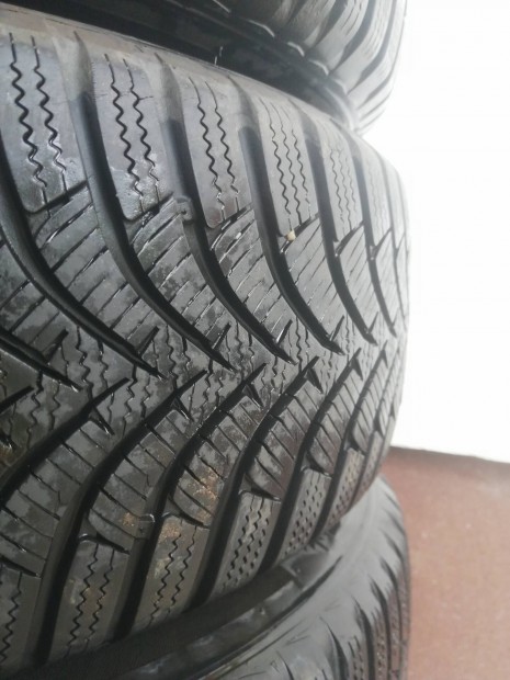Hankook W452 téli gumi vasfelnin - 4db - 195/65 R15 - 8 éves