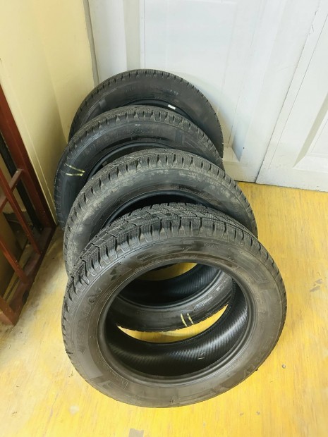 Hankook Winter I*cept LV 215/65R17C