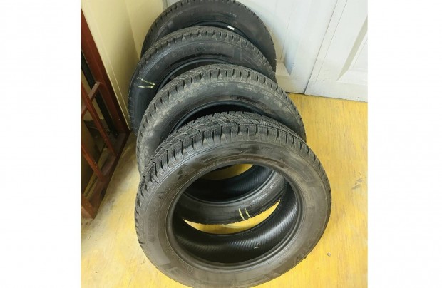 Hankook Winter I*cept LV 215/65R17C