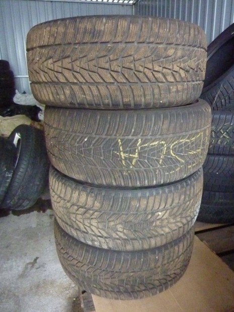 Hankook Winter Icept Evo3 235/35 R20 Tligumi 4 Darab