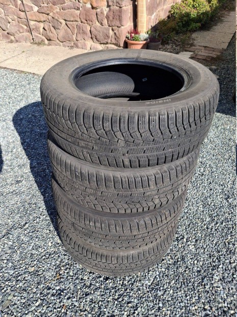 Hankook Winter i*cept evo2 215/60 R16