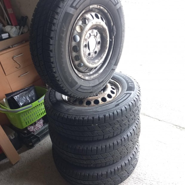 Hankook Winter icept LV 205/75 r16C tli gumi garnitra