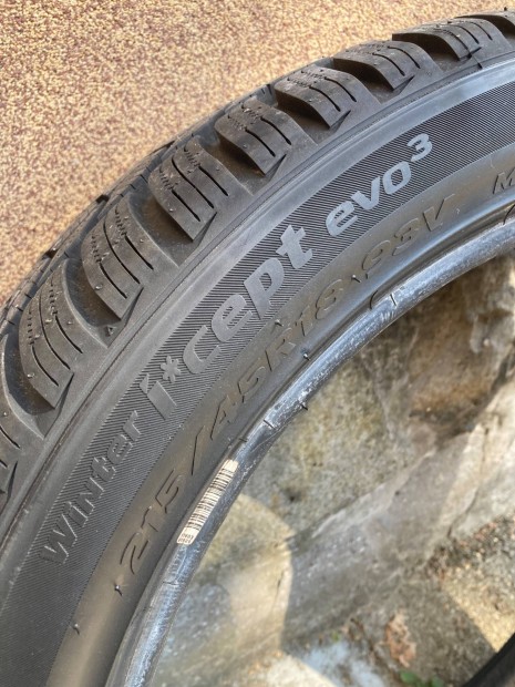 Hankook Winter icept evo3 téligumi 215/45 R18