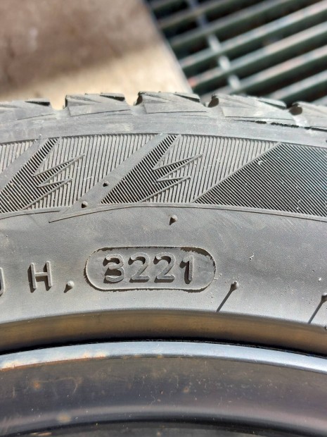Hankook Winter icept iZ2 lemezfelnivel eladó