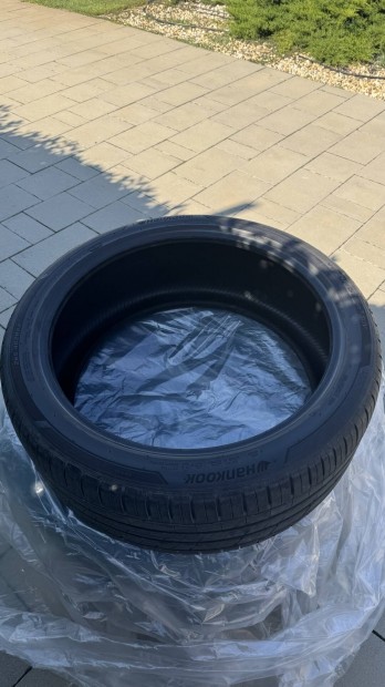Hankook nyri humi elad 265/40r22