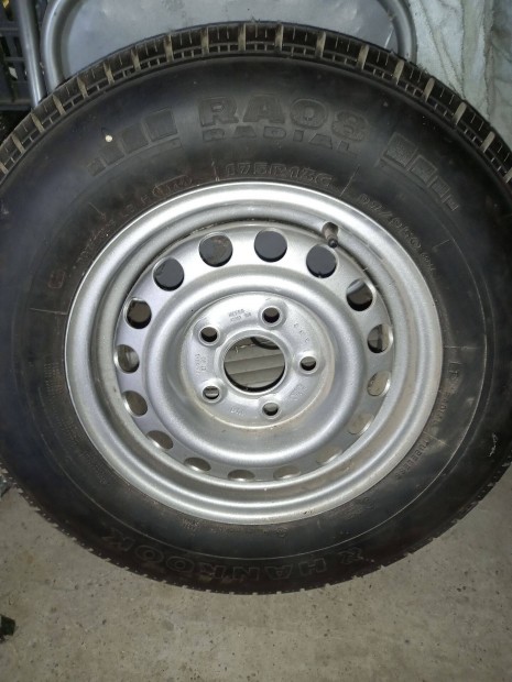 Hankook pót kerék 13-as C-s gumi, felnivel, 0 km