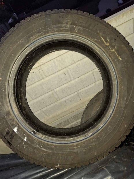 Hankook téli gumi 185/65 R15 eladó