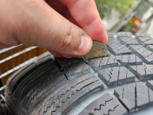 Hankook tli gumi 195/55 R15 (1 tengelyre)