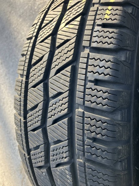 Hankook tligumi 205/60 R  16 c