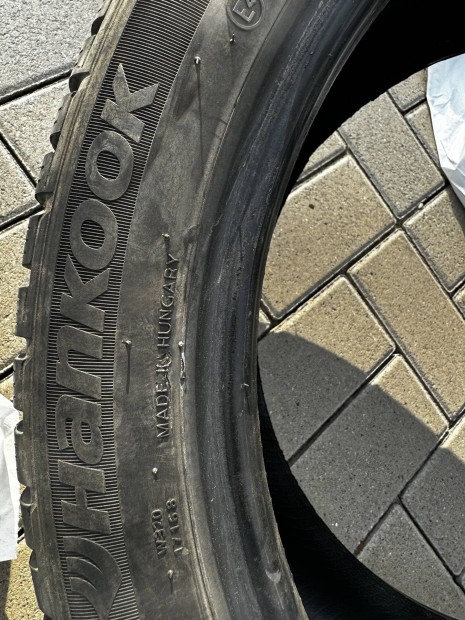 Hankook tligumi 225/45 r18 kt szezont futott.