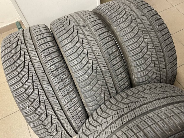 Hankook winter evo 2 235/40 r19 tli szett