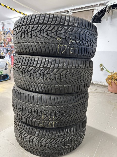 Hankook winter i*cept evo3 275/40 r22