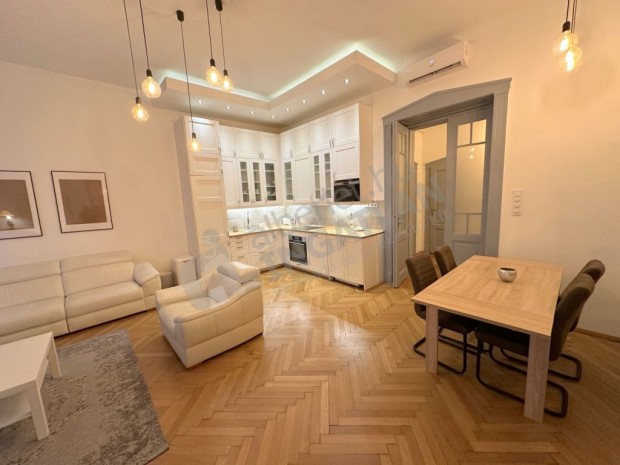 Haris k�zben k�t h�l�szob�s polg�ri lak�s