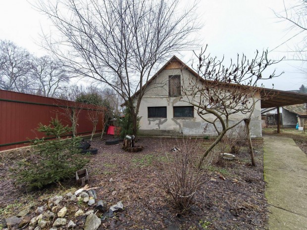 Harkak�t�nyk�zponti r�sz�n 2 szob�s csal�di h�z elad�