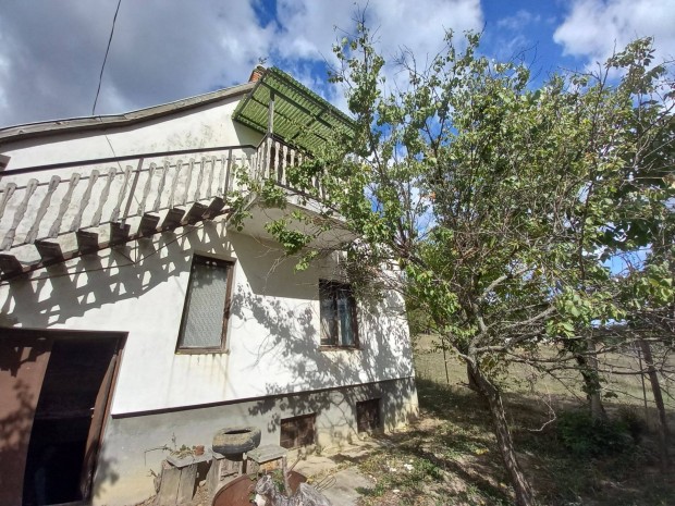 Hark�ny, Tenkes hegyen lakhat� �p�let kerttel, erd�r�sszel elad�!