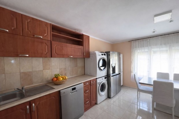 Hark�ny �d�l�telepen brutt� 80 m2 h�z