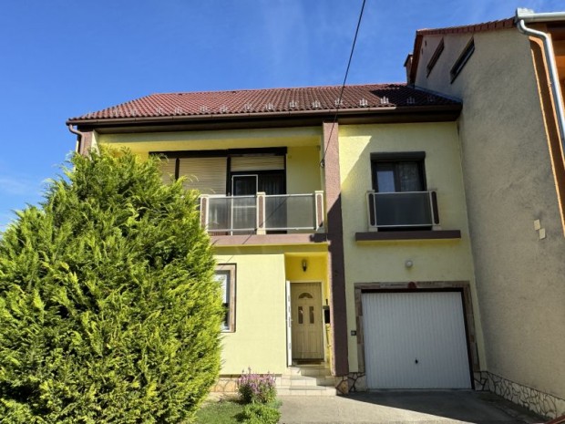 Hark�nyban 4 szob�s sorh�z elad�!