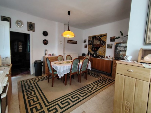 Hark�nyban elad� csal�di h�z.