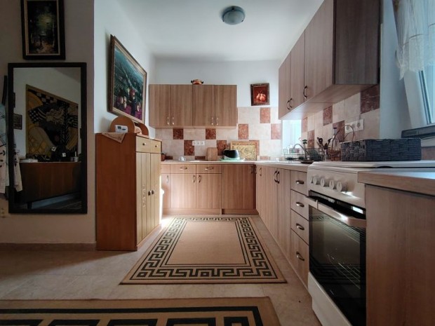 Hark�nyban elad� csal�di h�z.