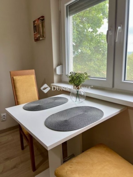 Hark�nyi 17 nm-es lak�s elad�