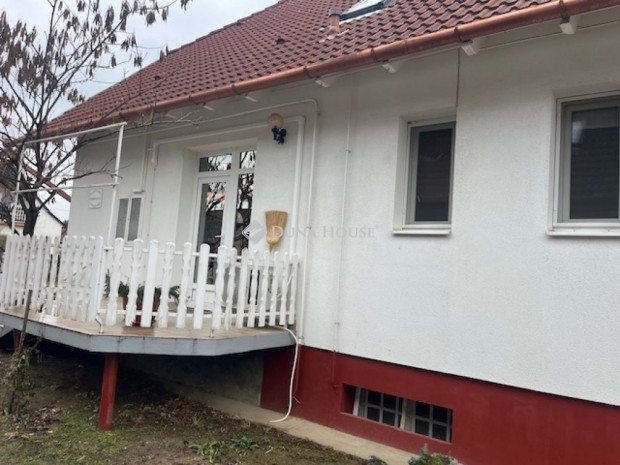 Hark�nyi 180 nm-es h�z elad�