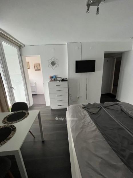 Hark�nyi elad� 26 nm-es lak�s