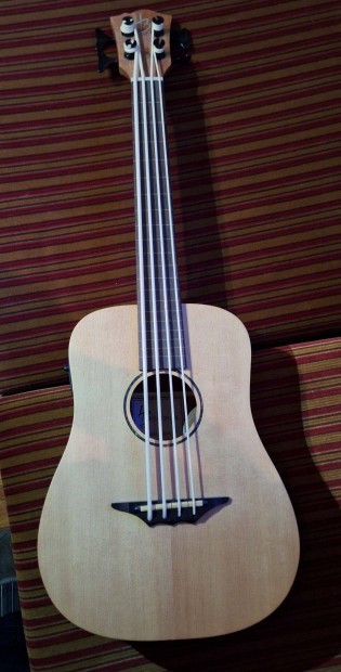 Harley Benton CLU basszus ukulele