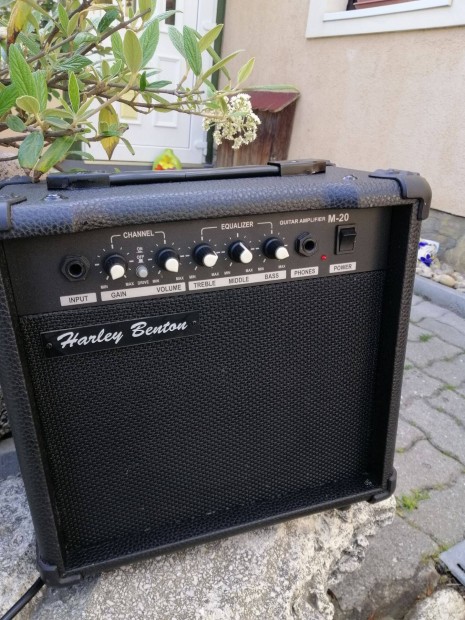 Harley Benton M20 Gitár combó , 20W