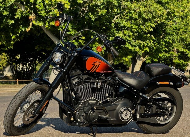 Harley-Davidson Street Bob 114 ABS, V&H kipufogó, Screamin Eagle légző