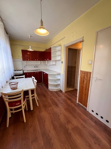 Harmadik emeleti t�gla lak�s Nagykanizs�n