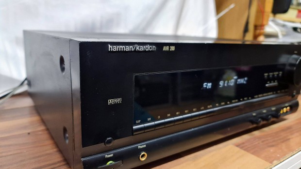 Harman-Kardon AVR200 elad