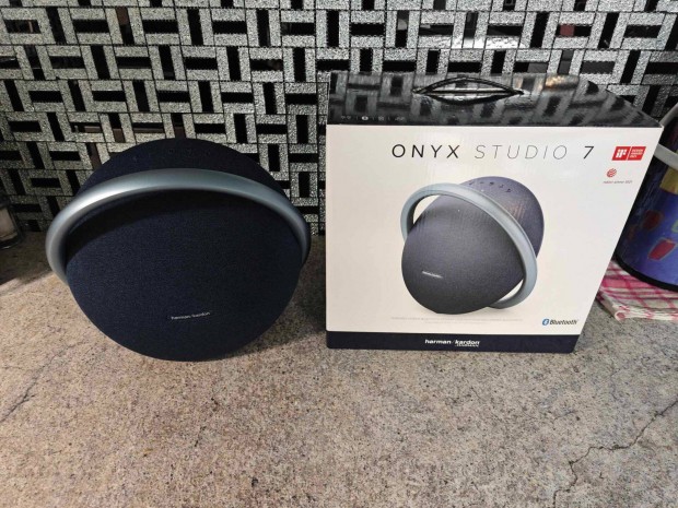 Harman Kardon Onyx Studio 7