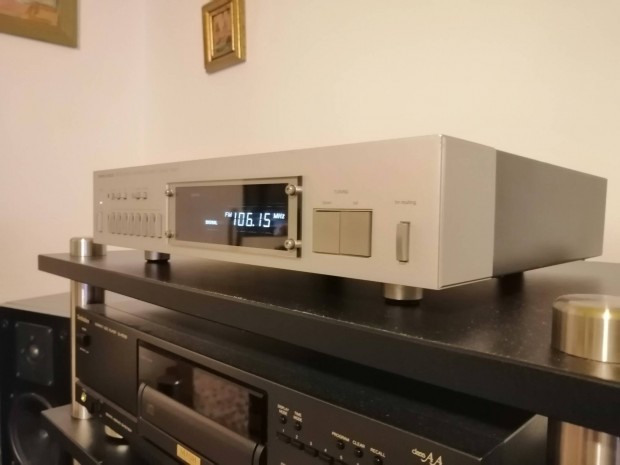 Harman/kardon hk 715 tuner. 