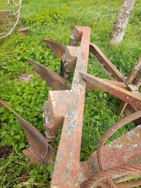 H�rmas �s kettes eke