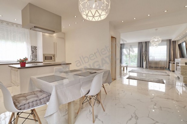 H�rom h�l�szob�s luxuslak�s elad� a Nagyb�nyai �ton