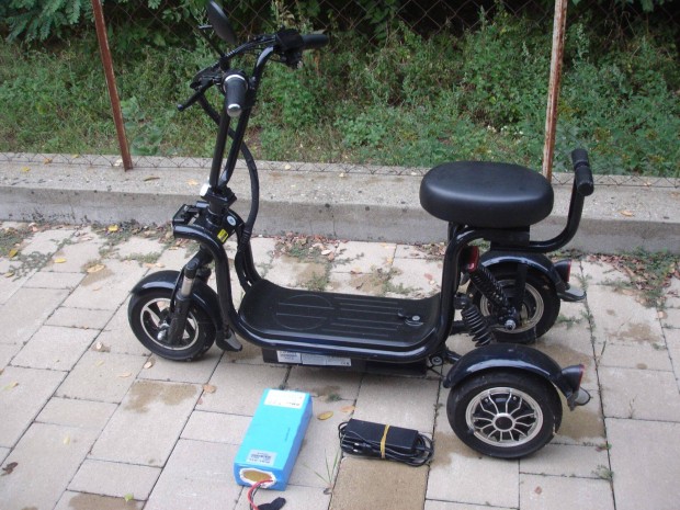 Három kerekű elektromos kerékpár