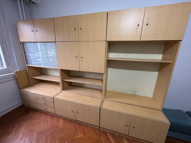 H�rom modulb�l �ll� szekr�nysor elvihet�