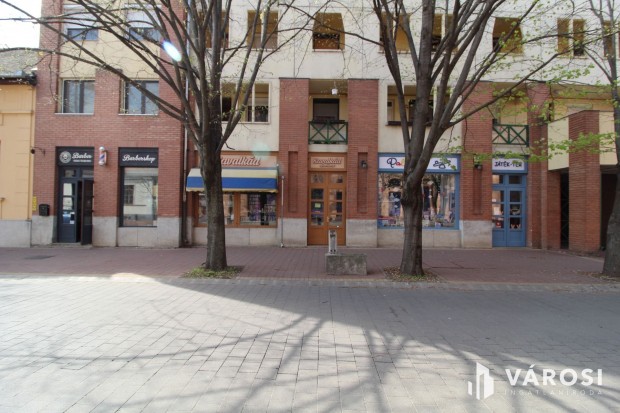 H�rom �zlethelyis�g Szentes k�zpontj�ban