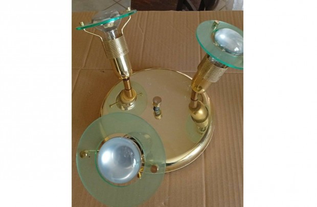 H�rom�g� spotl�mpa Gy�rben elad�