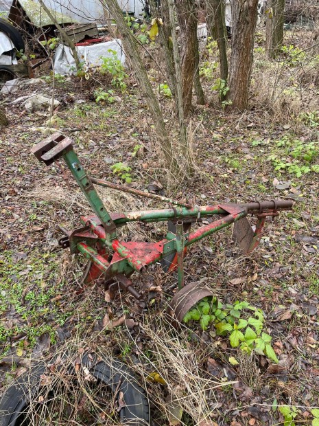 H�romfejes kis eke kistraktorhoz