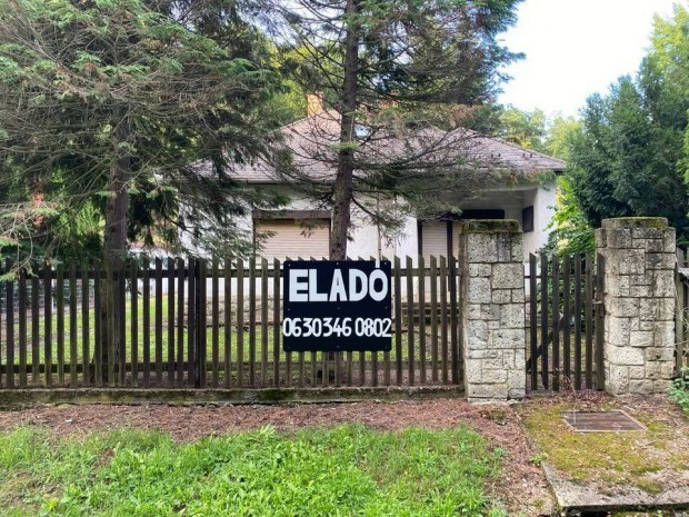 H�romhuta K�zs�gben Elad� Csal�di H�z