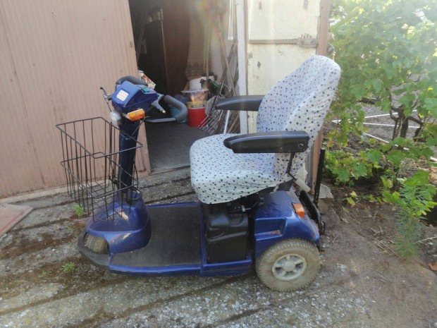 Háromkerekű elektromos rokkantkocsi tkocsi