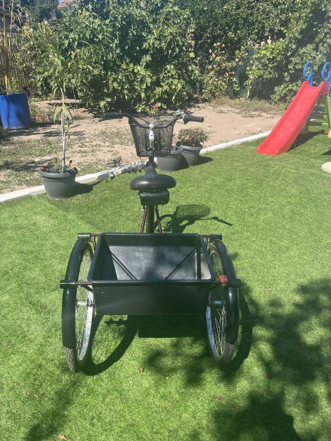 H�romkerek� ker�kp�r