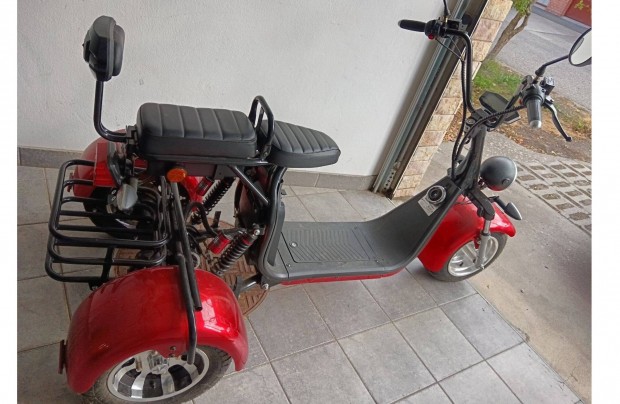 Hromkerek moped elad