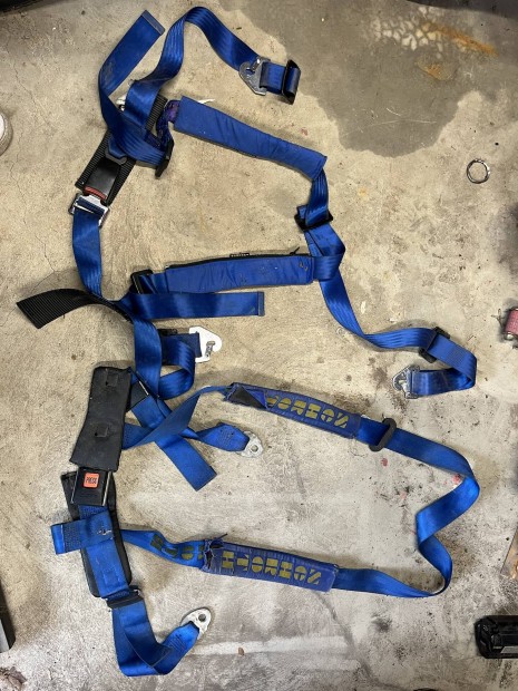 Hrompontos v versenyv rally recaro sparco schroth 