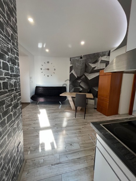 H�romszob�s lak�s a Munk�csy Mih�ly utc�ban.