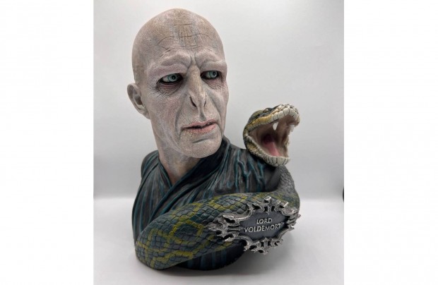 Harry Potter Voldemort nagyr mellszobor, kzzel festett, 30 cm