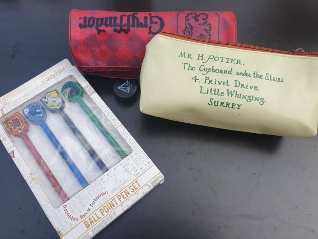 Harry Potter - Roxfort golystoll-kszlet, tolltart + ajndk