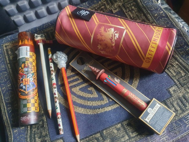 Harry Potter henger tolltart -Griffendl, 10 szn toll, sznes kszl