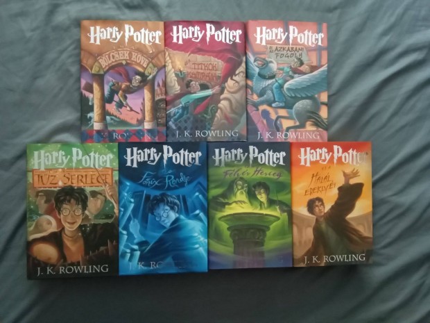 Harry Potter teljes knyvsorozat + 3 kiegszt knyv